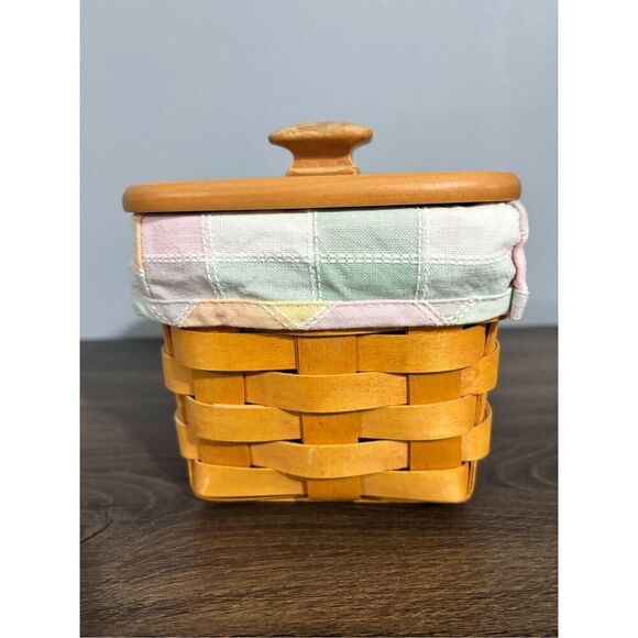 Longaberger basket with lid and pastel plaid fabric liner 2001 - Picture 9 of 10